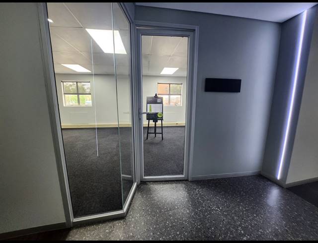 159M² OFFICE TO LET IN HALFWAY GARDENS